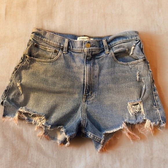 Abercrombie & Fitch The Cutoff Short High Rise Light Wash Size 30/10 - Picture 1 of 5